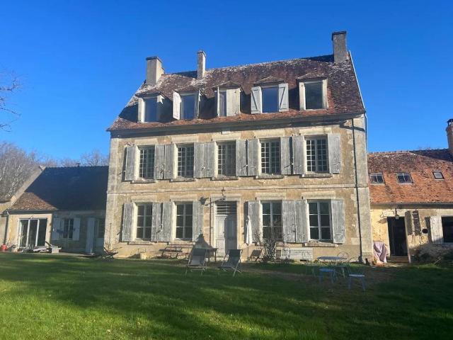 Manoir de 12 pièces avec annexes à Saint Vérain 425m² Saint Vérain