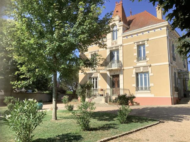 MANOIR DE CHARME 1906 220 m2 RÉNOVÉS AUX PORTES DE ROANNE