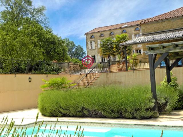 Manoir de luxe avec vue sur la montagne et le paysage panora. 512m² Couloumé Mondebat