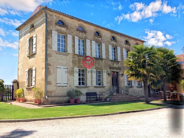 Manoir de luxe avec vue sur la montagne et le paysage panoramique, piscine, et potentiel chambres d'hôtes