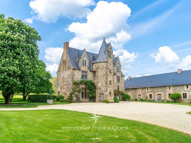Manoir du XV siècle dans un cadre verdoyant