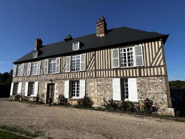 Manoir du XVIIIe siècle avec piscine chauffée, tennis et dépendances, à 10 min de Honfleur