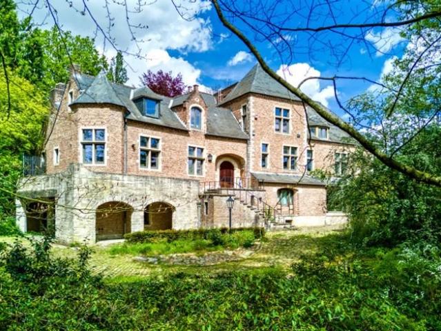 Manoir et conciergerie sur ± 32 ares