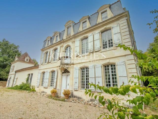 Manoir historique de Bougoiose comprenant une grange, une pi. 533m² Agen