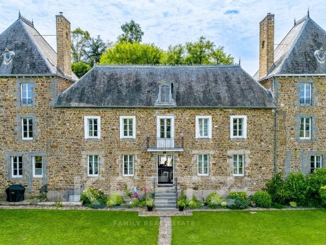 Manoir historique d'exception de 1820 rénovée avec élégance. 430m² Saint Malo