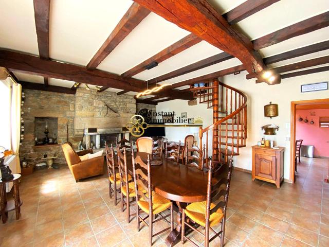 Manoir Mitoyen Cleder 7 pièce s 176.50 m2