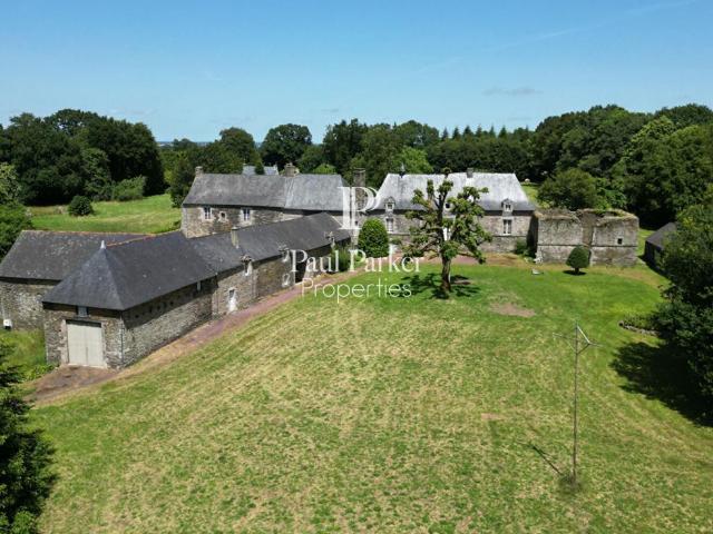 Manoir XV et XVIII siècle à restaurer Ploërmel