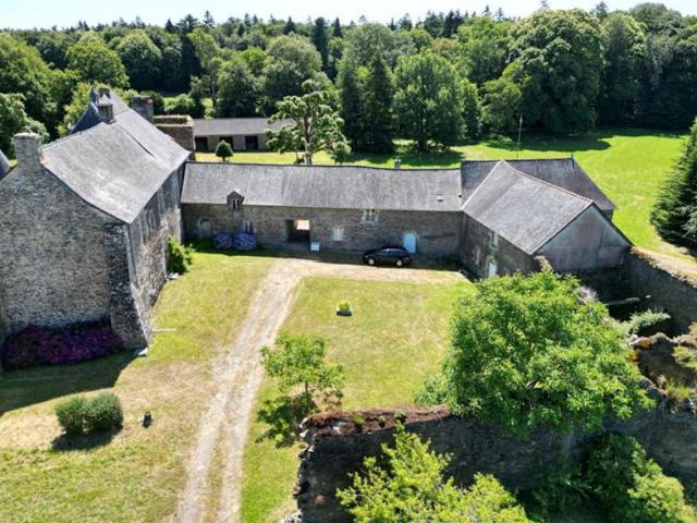 Manoir XV et XVIII siècle à restaurer