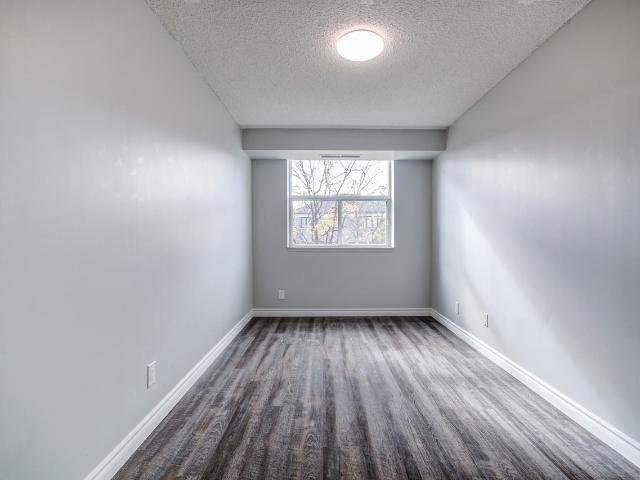 Manor Green 4 Bedroom Apartment for Rent at 400 Crossland Gate, Newmarket, ON L3X 1Y9