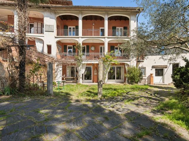 Manor house with 18 rooms on sale in Nucleo 874 m² | dreamo. Ch