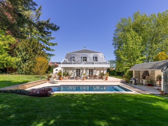 Manor house with 8 rooms on sale in situation idylique à deux pas des commodités 325 m² | dreamo. Ch
