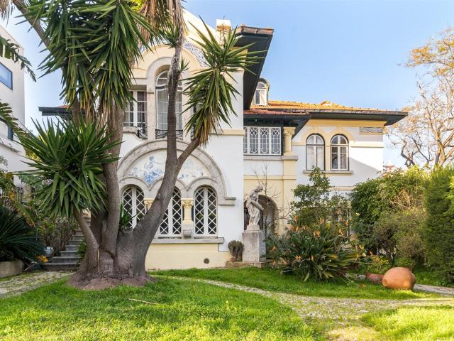 Mansão Histórica para Renovação no Coração de Monte Estoril 500m² Cascais e Estoril
