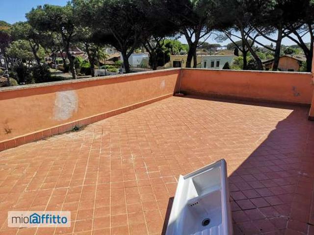 Mansarda arredata con terrazzo Infernetto, axa, casal palocco, madonnetta a roma