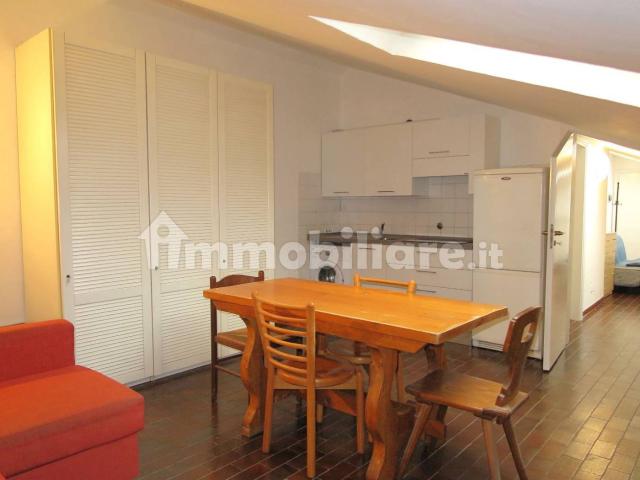 Mansarda buono stato, 47 m², Centro Storico, Bologna