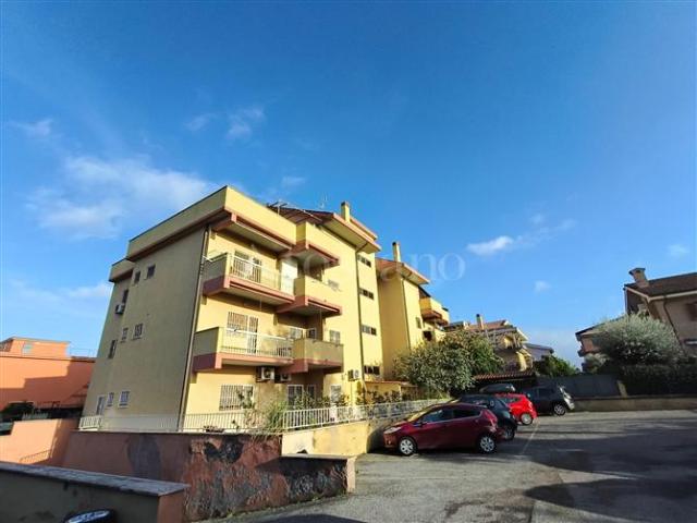 Mansarda di 65 mq a Morena Roma