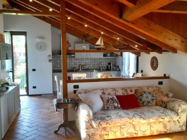 Mansarda in vendita a Lurago d'Erba via Bruno Colombo, 18B