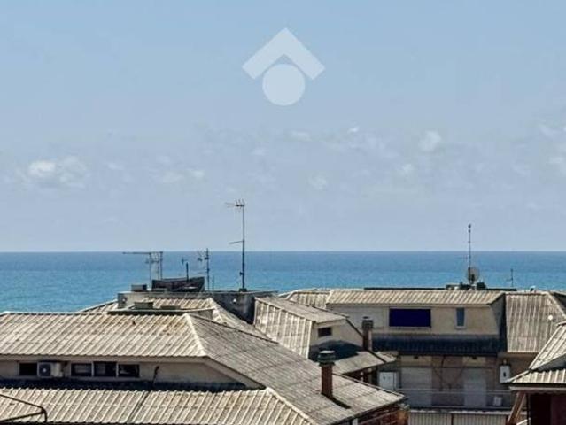 Mansarda in vendita a Roma, Ostia Ponente
