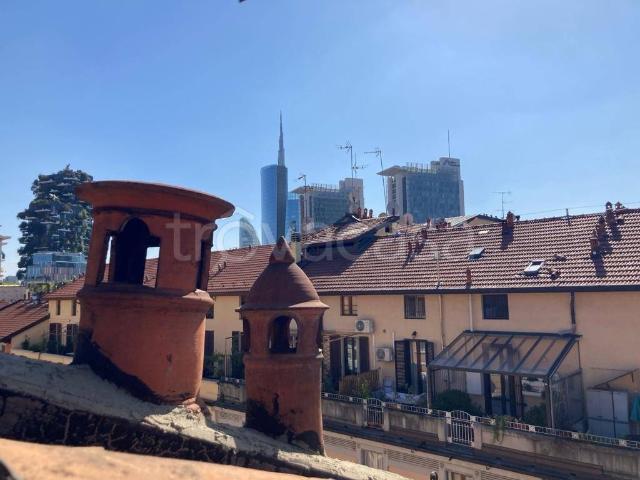 Mansarda in affitto a Milano via Jacopo Dal Verme, 1, Isola