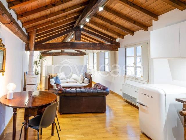 Mansarda in affitto a Reggio nell'Emilia via Emilia Santo Stefano, Centro Storico
