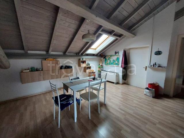 Mansarda in affitto a Varese via Felice Orrigoni, Centro città