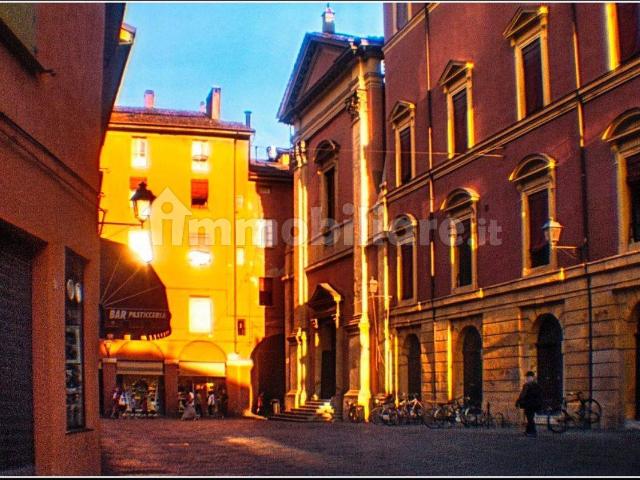 Mansarda piazza de' Celestini, Centro Storico, Bologna