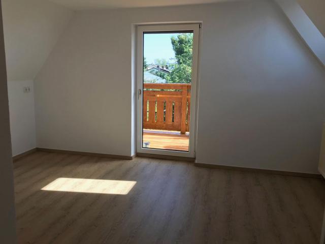 Mansardenwohnung Stadtrand zu Linz St. Martin/ Traun, ruhig, Garten, Balkon überdacht
