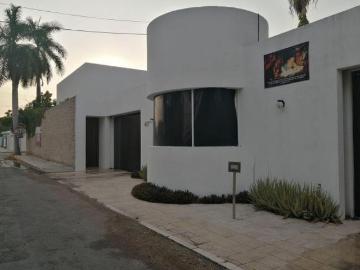 Casa con 3360 m² de superficie, 7 recámaras en venta en Fraccionamiento Gonzalo Guerrero de Mérida