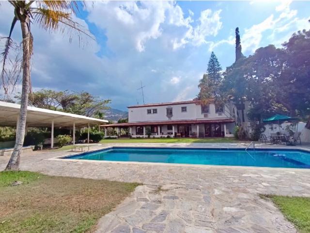 MANSION EN VENTA PRADOS DEL ESTE CALLE PRIVADA