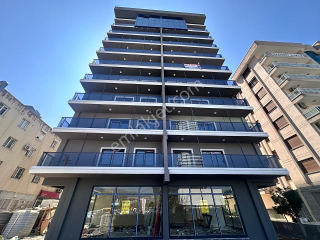 Plazalar Bölgesi Çift Cephe 165 M² Sıfır Kiralık Dükkan