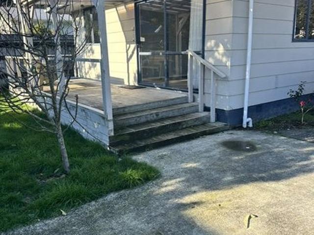 maoribank, 2 bedrooms