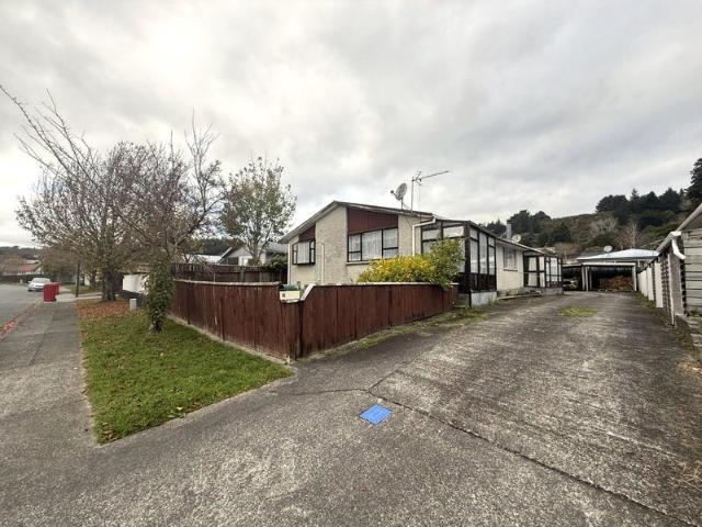 maoribank, 2 bedrooms