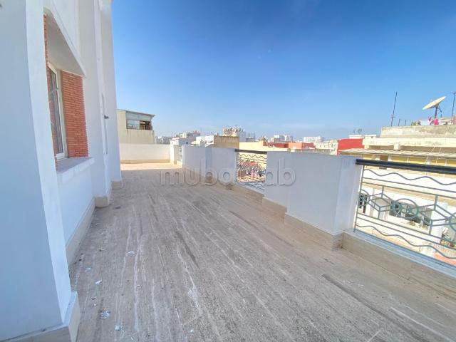 Maârif, cosy studio vide avec une grande terrasse
