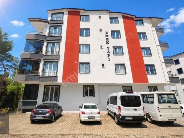 Mabelden Atatürk Mahalesinde Cam Balkon Takılı 1+1 Daire