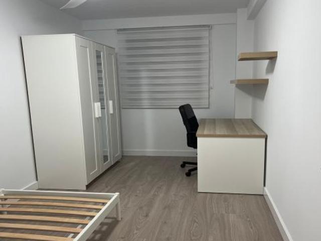 Macarena, junto Hospital. Excelente vivienda reformada de 4 habitaciones 2 baños se alquila. ESTUDIA