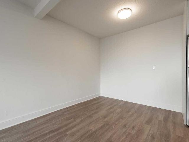 Macaulay East Apartments 1 Bedroom Apartment for Rent at 948 Esquimalt Rd, Esquimalt, BC V9A 6V3 Old Esquimalt