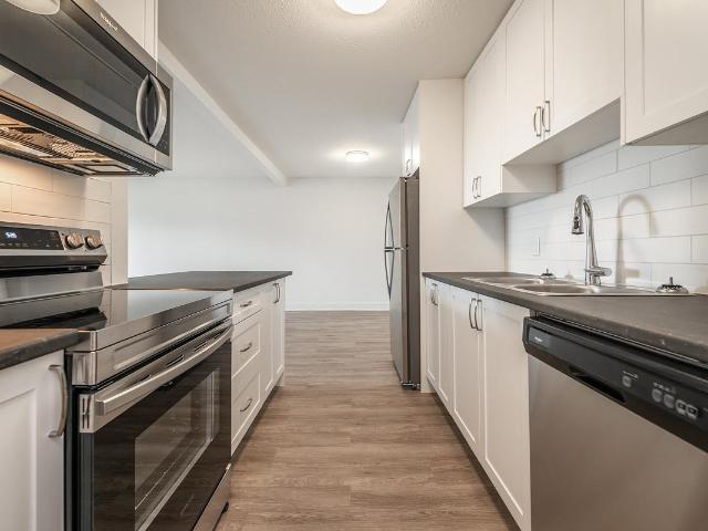 Macaulay East Apartments 1 Bedroom Apartment for Rent at 948 Esquimalt Rd, Esquimalt, BC V9A 6V3 Old Esquimalt
