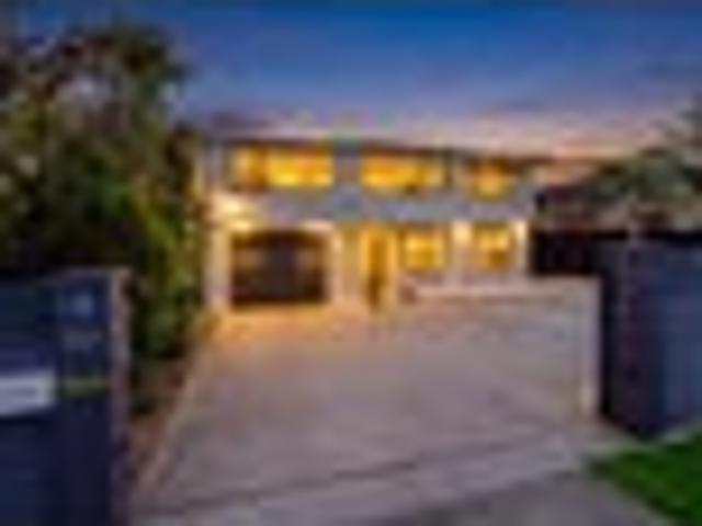 Macleans Coastal Luxury with Sea Views