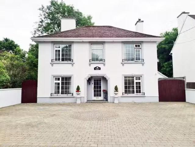 Macroom Villa, Gurteenroe, Macroom, Co. Cork, P12A398 is for s.