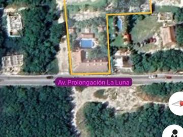Macrolote con salón de eventos sobre Av. Prolongación La Luna en esquina