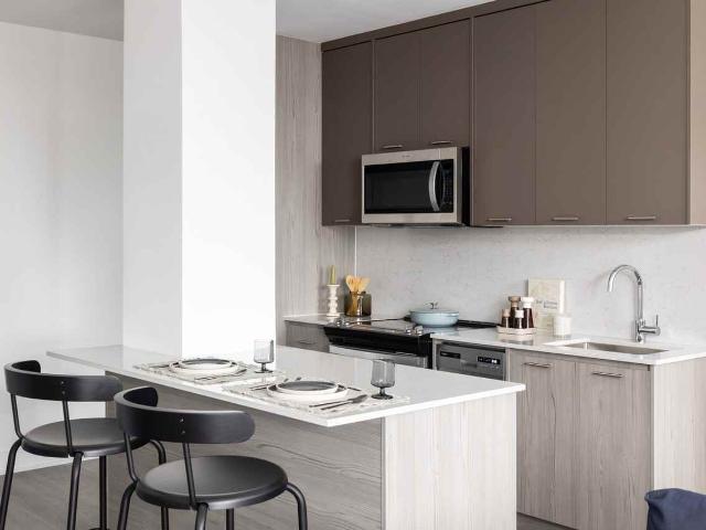 Maddox Tyndall 1 Bedroom Apartment for Rent at 135 Seabreeze Apts Toronto, ON M6K 2G4 Parkdale