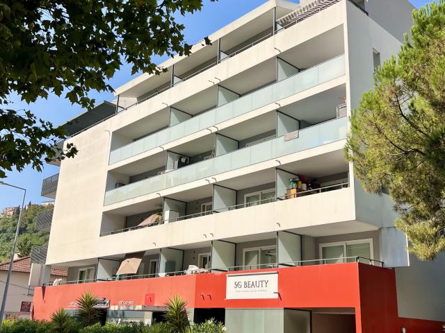 MADELEINE Carré 131: Location VIDE 3 pièces 63m2 Terrasse 18m2 Jardinet 25m2 Double Parkings