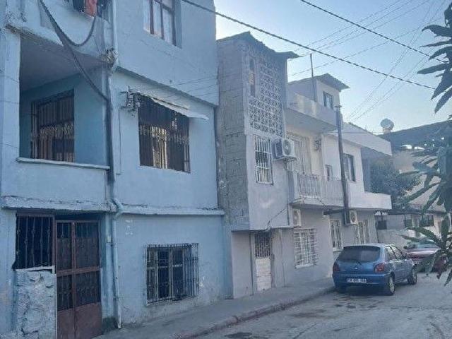 Madenli Has Emlak'tan Selcuklarda Satılık 3 katlı Bina