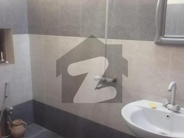 Madina Gareen velly 2.5marly used house available for sale Madina Green Valley