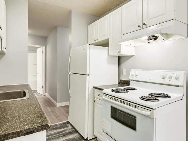Madison Arms 1 Bedroom Apartment for Rent at 10620 107 St Nw, Edmonton, AB T5H 2Y7 Central McDougall