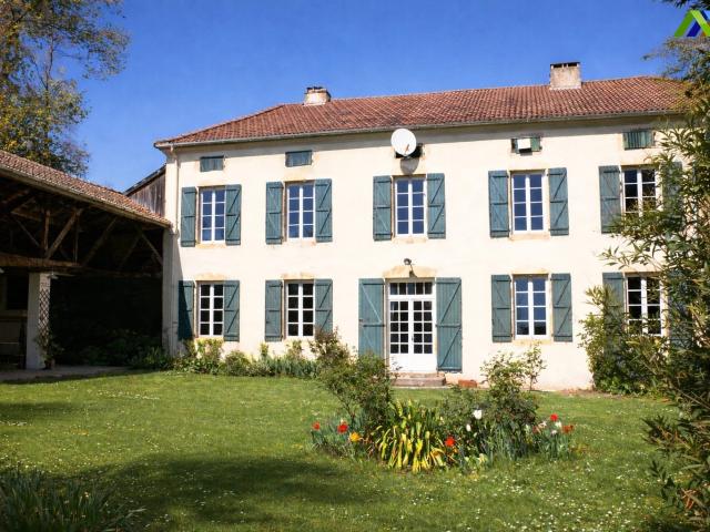 Madiran MaisonDeMaitre ImmobilierGers PropriétéDeCharme Gîte. 630m² Madiran