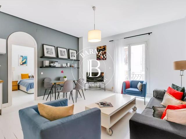 Madrid Centro – Piso amueblado exterior con 1 dormitorio en suite y 2 balcones a calle Fuencarral