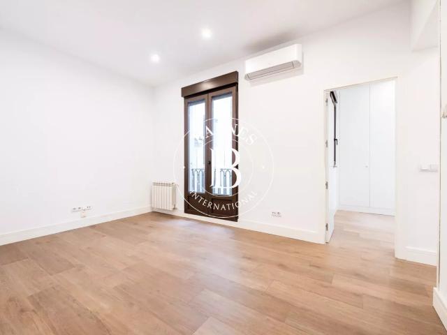 Madrid Goya Barrio Salamanca Piso de un dormitorio con cocina independiente y amplio salón