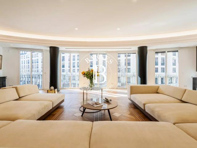 Madrid – Goya – Barrio Salamanca – Vivienda exterior en esquina con 3 suites, sauna y gimnasio