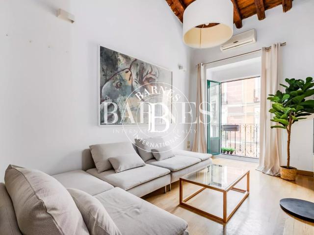 Madrid – Malasaña – Dúplex exterior de 2 dormitorios, amueblado, en finca señorial rehabilitada