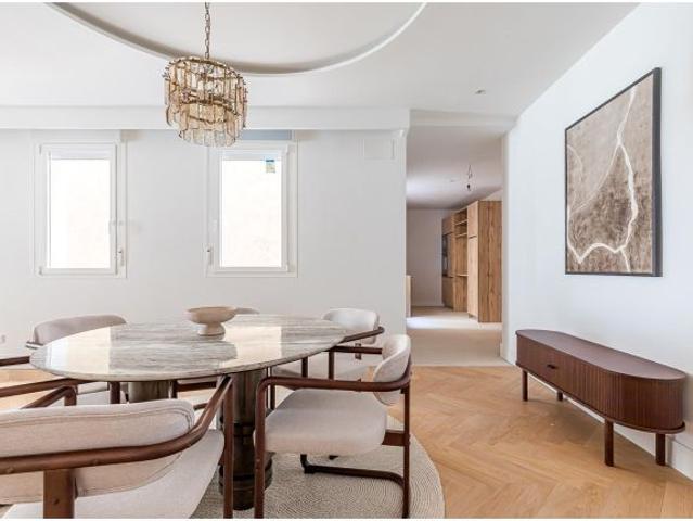 MADRID | MALASAÑA – UNIVERSIDAD Piso de 176 m2 con diseño, luz y carácter en uno de los barrios con